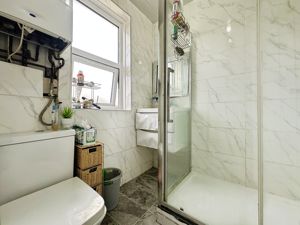 Shower room- click for photo gallery